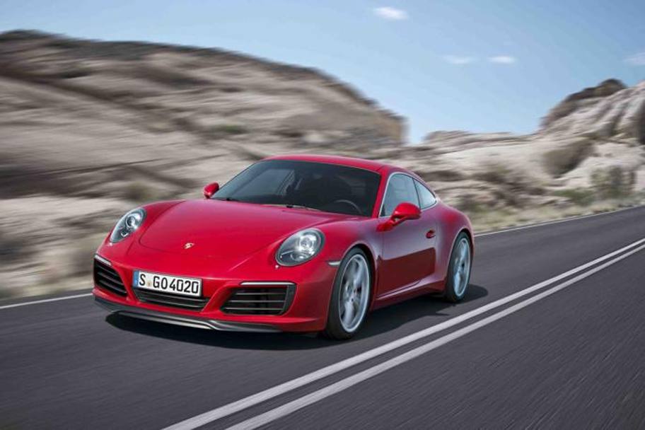 La nuova Porsche 911 che sar presentata al salone di Francoforte ha un rinnovato motore 3000 cmc Twin-turbo da 370 CV per la 911 Carrera che diventano 420 per la variante S